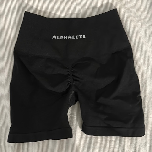 Alphalete Pants - LIKE NEW ALPHALETE amplify short 4.5”